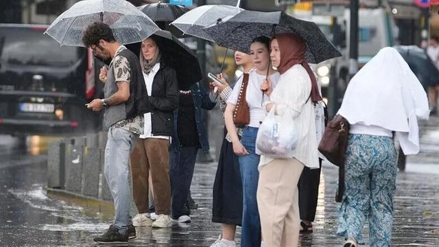 Valilikler peş peşe duyurdu: 6 ilde eğitime ara verildi