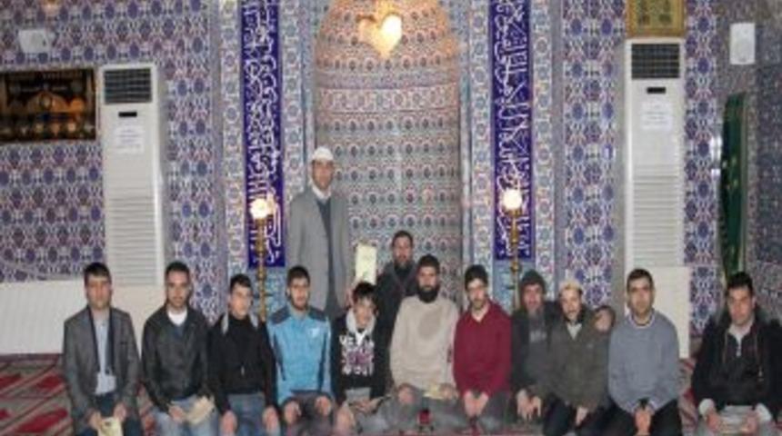 Doğubayazıt'ta yetişkinler Kur'an-ı Kerim &ouml;ğreniyor