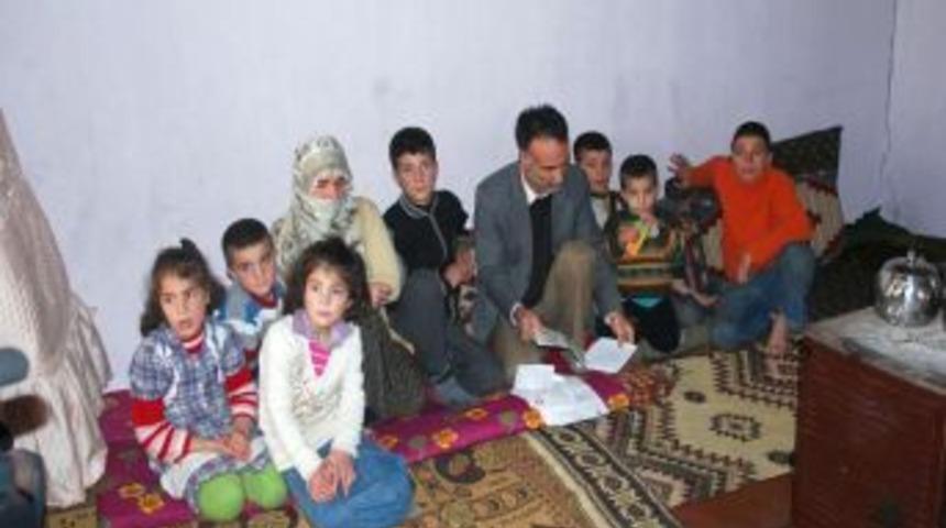 İki hastası olan 9 &ccedil;ocuklu işsiz baba, devletten yardım bekliyor