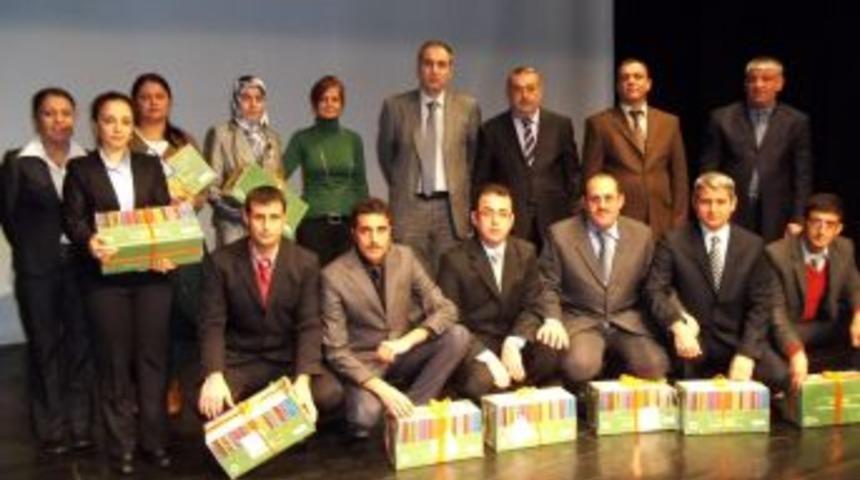 K&ouml;ylerde g&ouml;rev yapan tarım personeline kitap dağıtıldı