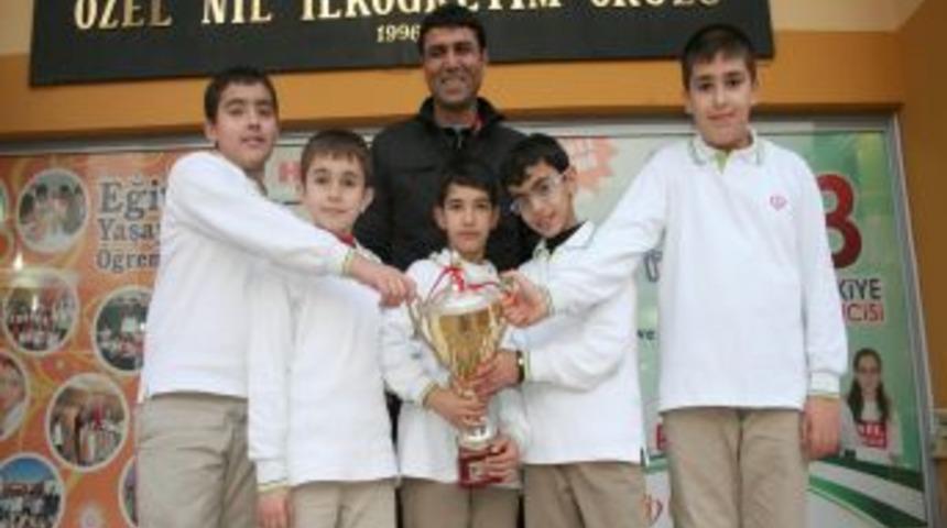 Nil Koleji, masa tenisinde birinci