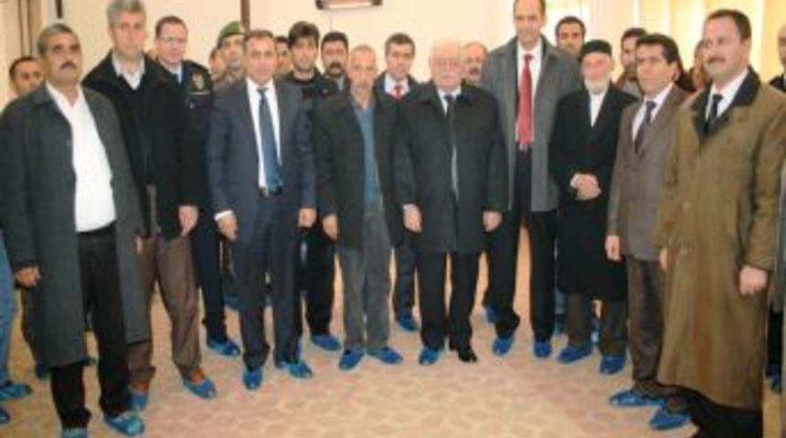 Edremit Kaymakamı Tun&ccedil; depremzedeleri ziyaret etti