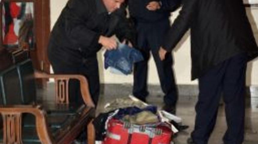 Tren garında unutulan ş&uuml;pheli bavuldan kıyafet &ccedil;ıktı