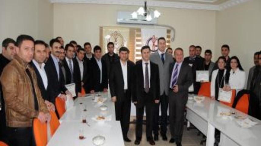 Gen&ccedil; girişimcilere sertifika dağıtıldı