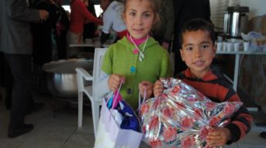 Side Belediyesi, depremzede &ccedil;ocuklara kırtasiye yardımı yaptı