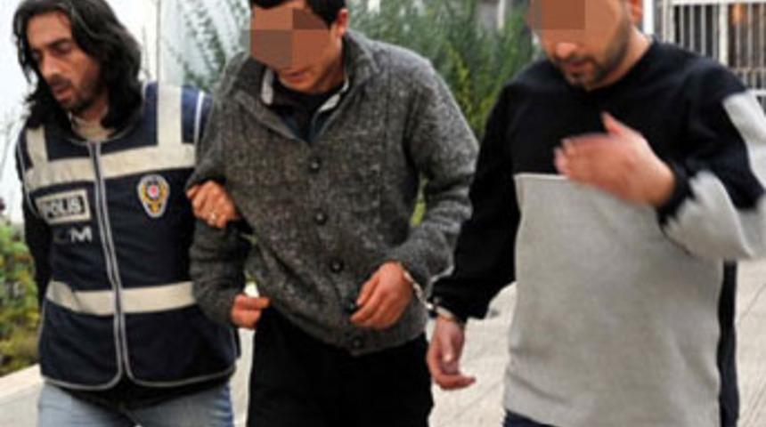 Uyuşturucuyu cinsel organına sardı