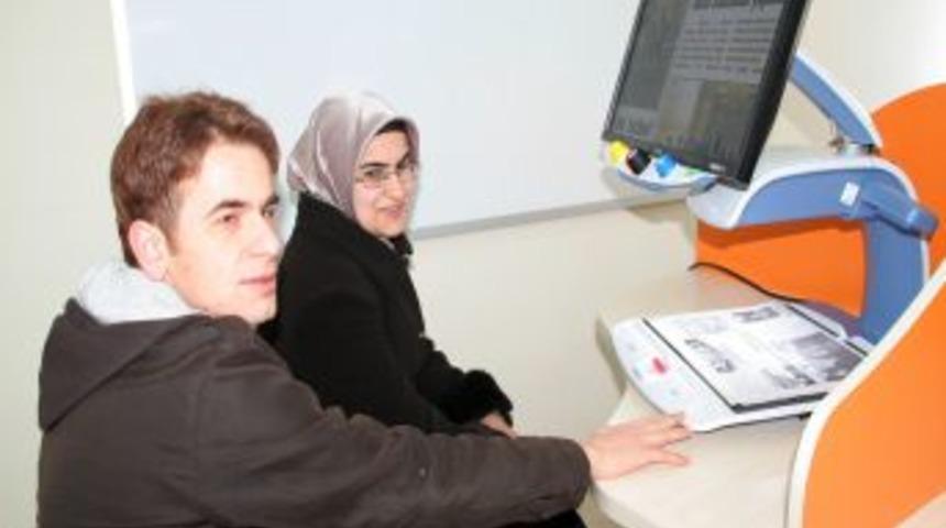 G&ouml;rme engellilerin k&uuml;t&uuml;phanelerde engelleri ortadan kalktı