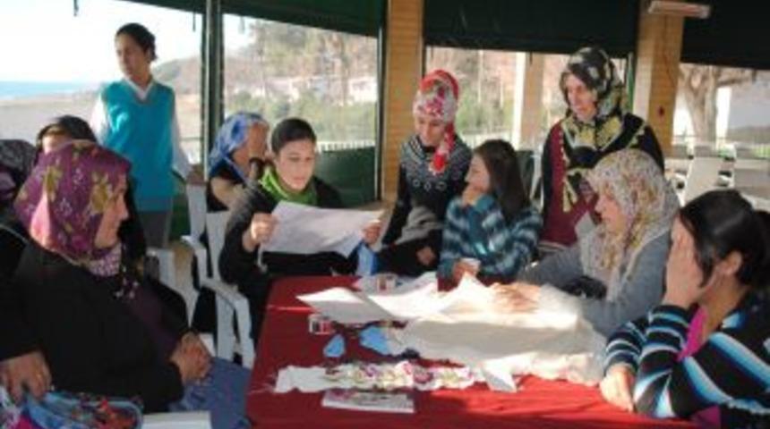 Depremzede kadınlara nakış, piko ve &ouml;rg&uuml; &ouml;r&uuml;m&uuml; kursu