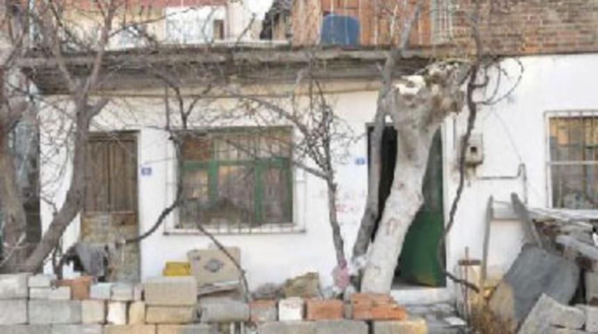 Hasta kadının kefen bezi &ccedil;alındı