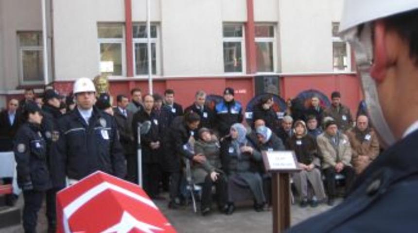 Şehit polis, g&ouml;zyaşları arasında memleketine uğurlandı
