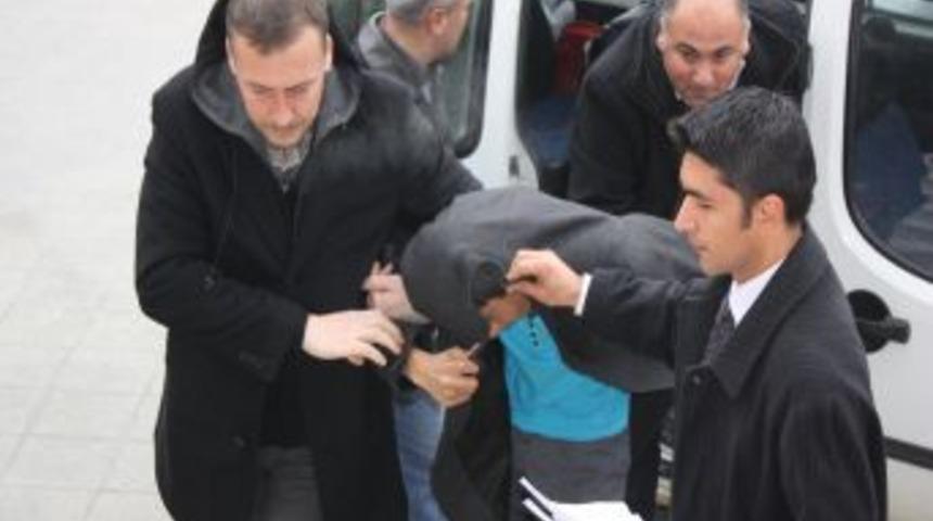 Kendisini taciz eden şahsı &ouml;ld&uuml;r&uuml;p cesedini yakmış