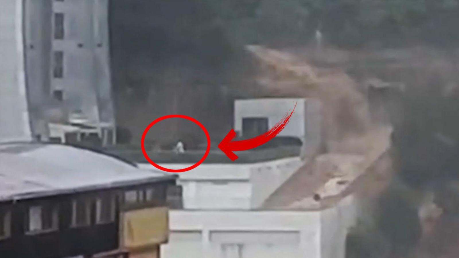 Sarıyer'de hayatı felç eden sel suları böyle gelmiş! Çatıdan akmış, son anda...