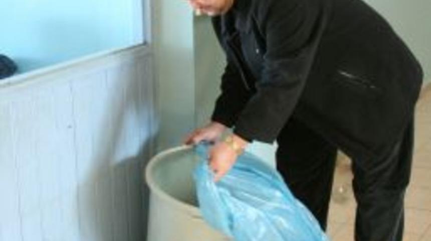 Hizmetlilerle s&ouml;zleşme yenilenmeyince, iş &ouml;ğretmen ve velilere d&uuml;şt&uuml;