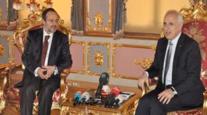 Tarihi camilerde İngilizce hutbe de okunacak