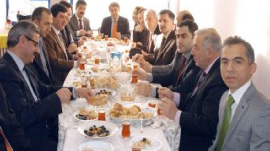 Milli Eğitim M&uuml;d&uuml;r&uuml; Ertav, okul ziyaretlerini s&uuml;rd&uuml;r&uuml;yor