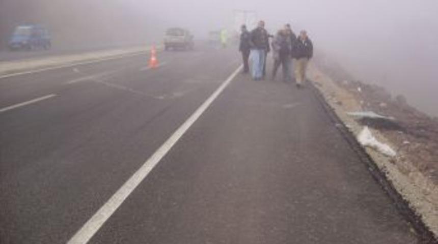 Servis minib&uuml;s&uuml; şarampole u&ccedil;tu, 3 kişi &ouml;ld&uuml;