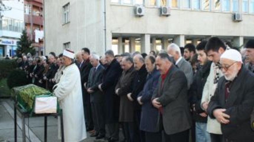 Teknik direkt&ouml;r Şenol G&uuml;neş, Vakfıkebir&rsquo;de cenaze t&ouml;renine katıldı