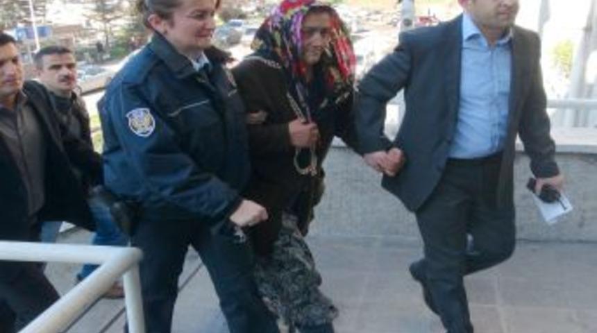 Namaz kılarken öldürülen kişinin katil zanlısı eşi çıktı