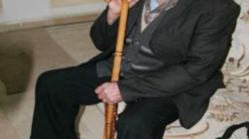 Hırsızlık i&ccedil;in girdikleri evin balkonundan aşağı atladılar