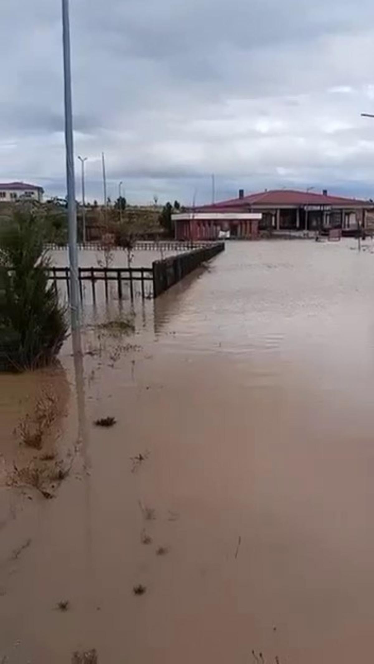 Bu kez g&ouml;r&uuml;nt&uuml;ler Sivas tan! G&ouml;z g&ouml;z&uuml; g&ouml;rmedi 1