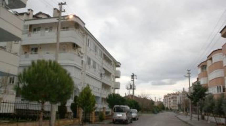 Zeytinli'de g&uuml;nd&uuml;z s&ouml;nmeyen sokak lambaları israfa sebep oluyor