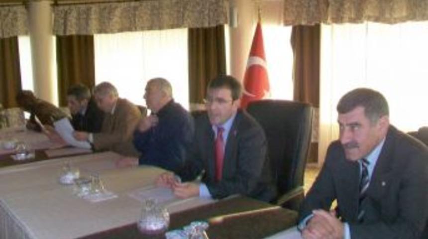 Erzurum futbolunun i&ccedil;inde bulunduğu durum &ccedil;alıştayda tartışıldı