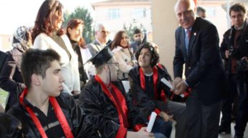 Engelli annesinden duygulandıran konuşma