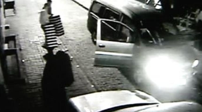 Hırsızlar birka&ccedil; koli daha &ccedil;alabilmek i&ccedil;in geri d&ouml;nd&uuml;ler