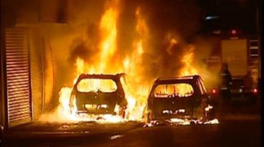 Edirne'de park halindeki 7 araç kundaklandı