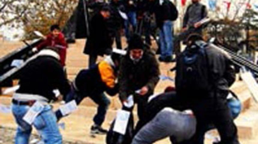 Kadıköy'de gökten para yağdı ortalık karıştı