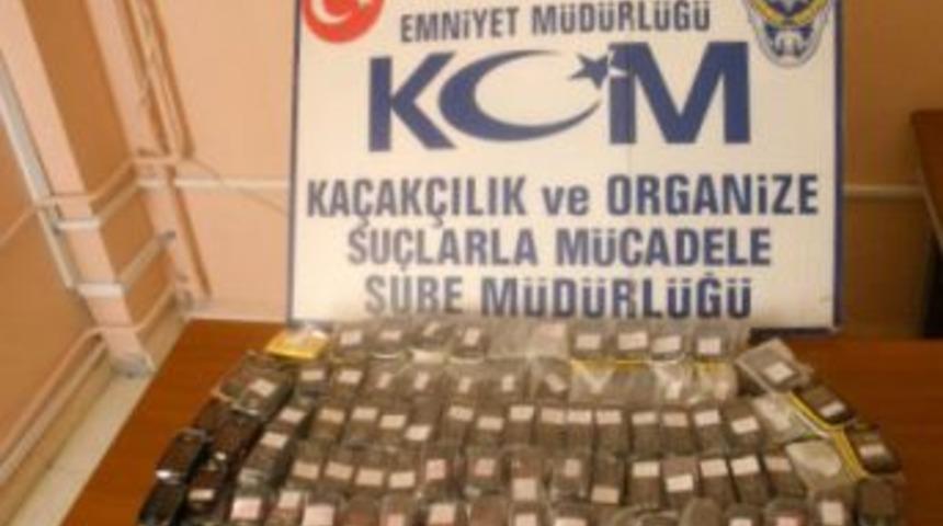 Bitlis Emniyeti'nden ka&ccedil;ak cep telefonu operasyonu