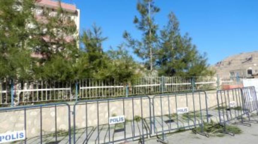 Derik Emniyet M&uuml;d&uuml;rl&uuml;ğ&uuml;'ne roketli saldırı