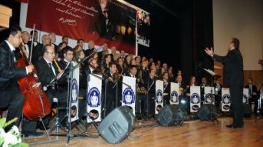 Adana'nın kurtuluş g&uuml;n&uuml; konseri b&uuml;y&uuml;k ilgi g&ouml;rd&uuml;