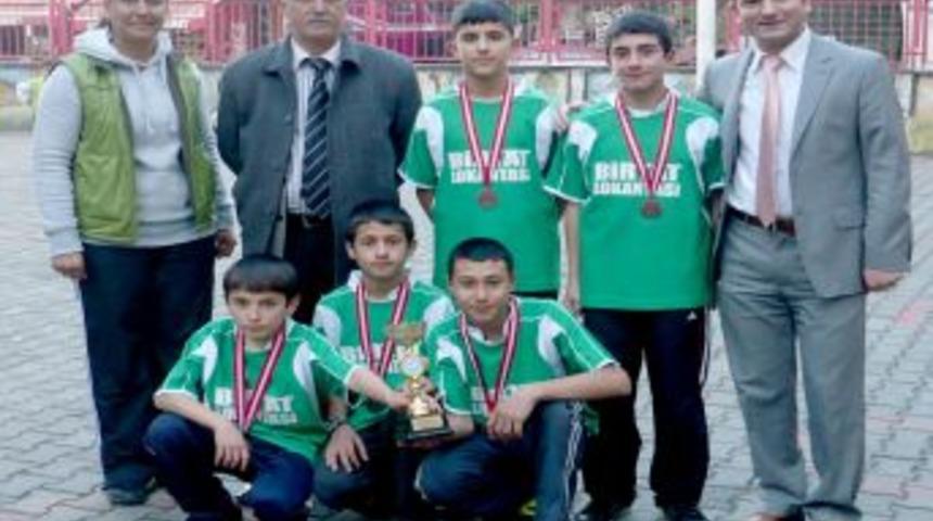 Sakarya İ&Ouml;O atletizmde yine derece yaptı