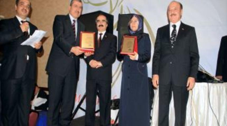 Mevlana sevgisi salonlara sığmadı