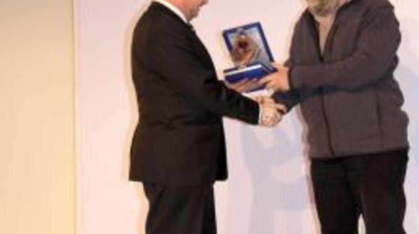 Erg&uuml;len: Evrendeki şiirin farkına vardığımdan beri kendime şair demiyorum