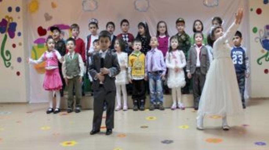 Ana sınıfı &ouml;ğrencileri şiir dinletisi sundu