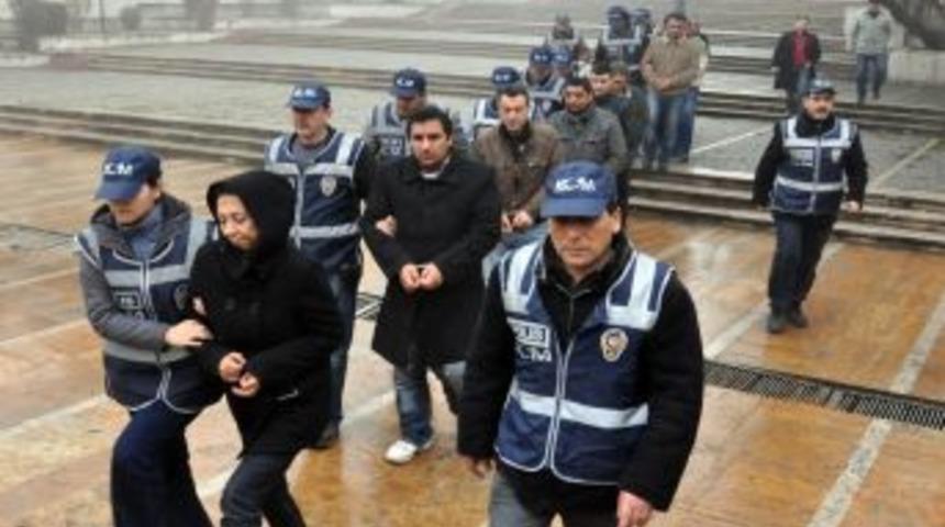 Edirne&rsquo;de g&ouml;&ccedil;men ka&ccedil;ak&ccedil;ılığı iddiasıyla 11 kişi g&ouml;zaltına alındı