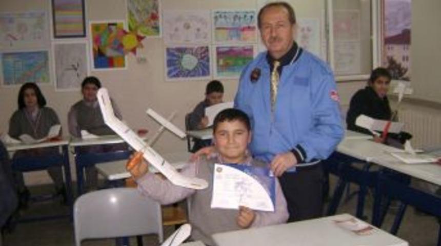 &Ccedil;ankırılı &ouml;ğrenciler maket u&ccedil;ak yapmayı &ouml;ğrendi