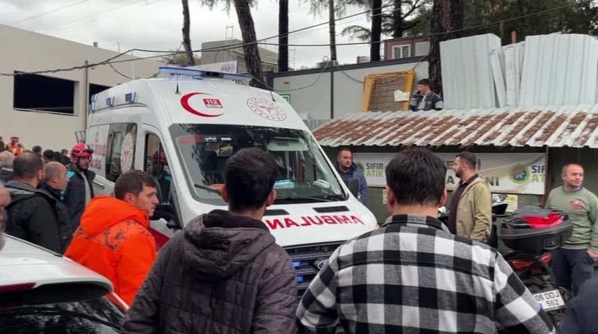 Felaketin bilan&ccedil;osu artıyor: İstanbul'daki selde  hayatını kaybedenlerin sayısı 4'e y&uuml;kseldi