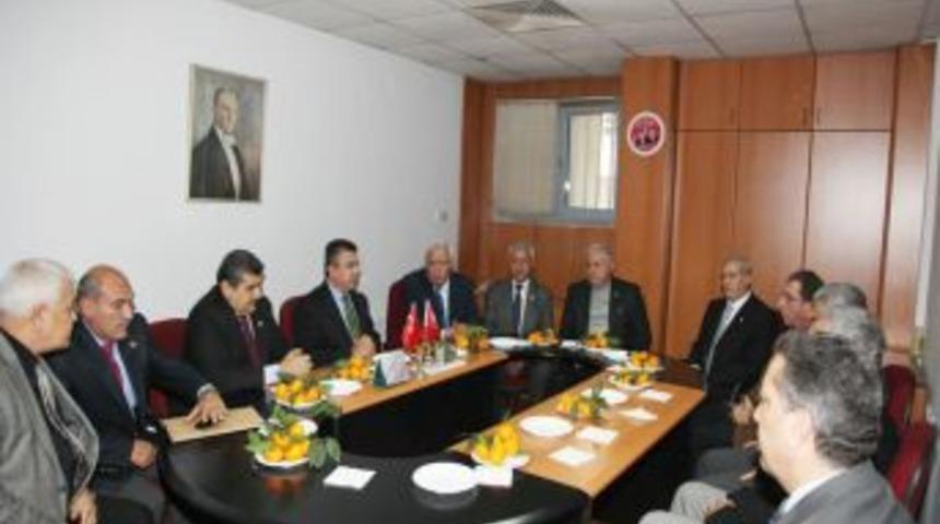 Vali Lekesiz, İl Genel Meclisinde siyasi parti gruplarını ziyaret etti