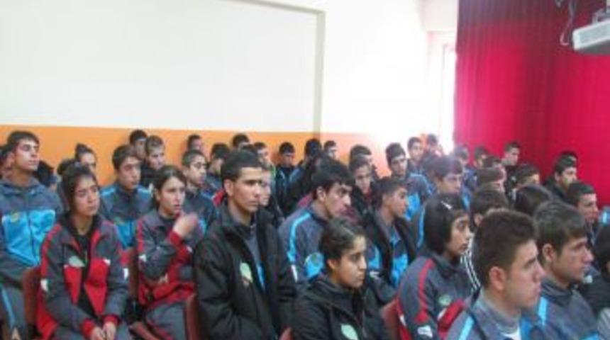 TEMA'den Şehit Zafer Kılı&ccedil; G&uuml;zel Sanatlar ve Spor Lisesi'nde seminer