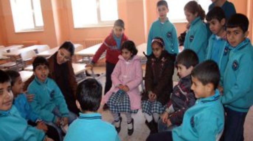 Vanlı depremzede &ouml;ğrencilere Midyat&rsquo;ta psikolojik destek