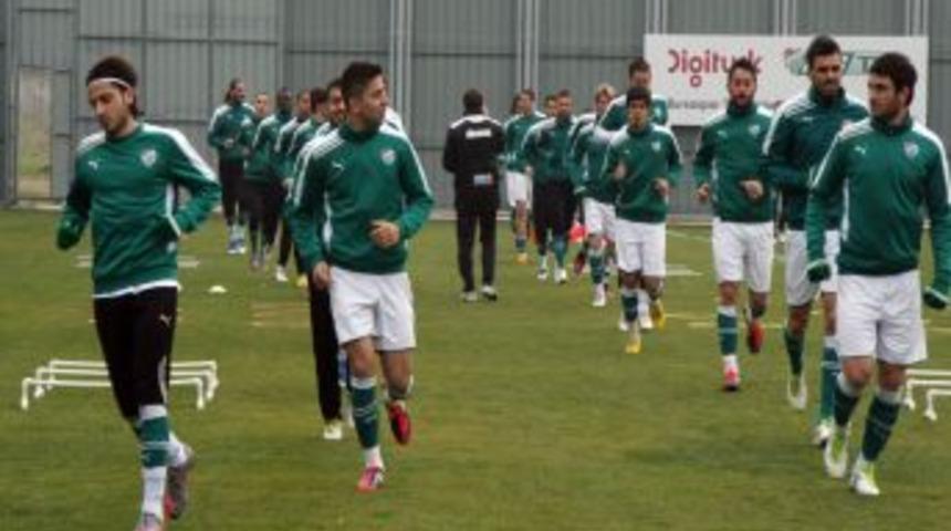 Bursaspor, Mersin İdman Yurdu ma&ccedil;ı hazırlıklarını s&uuml;rd&uuml;rd&uuml;