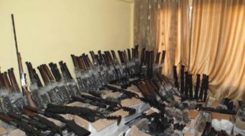 Belen'de 500 ruhsatsız av t&uuml;feği ele ge&ccedil;irildi