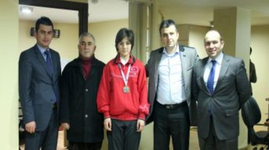 &Ouml;zel hastaneden şampiyona destek