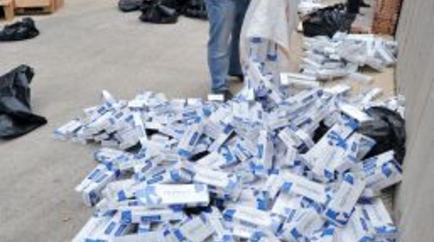 Antalya'da 20 bin paket ka&ccedil;ak sigara ele ge&ccedil;irildi