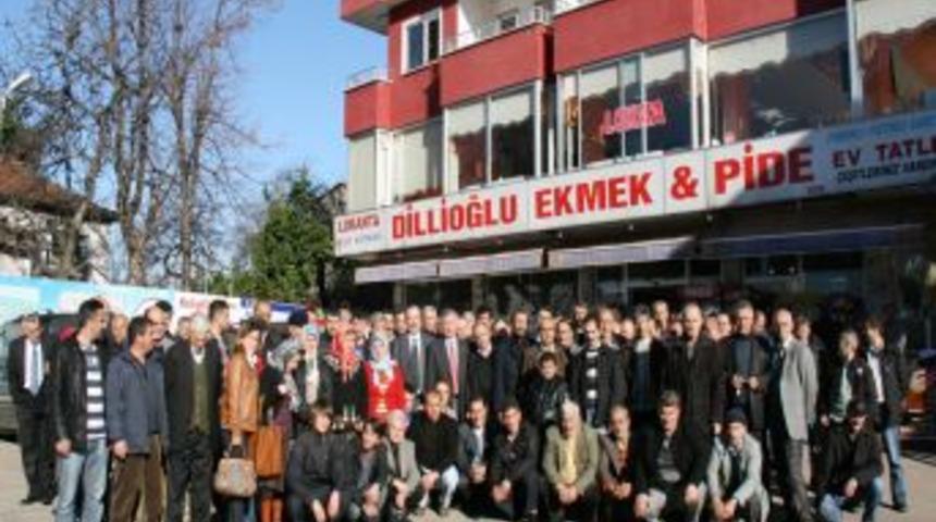 AK Parti Beşikd&uuml;z&uuml; &uuml;yeleri yemekte buluştu