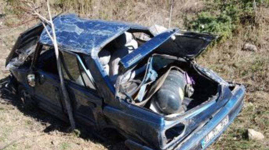 U&ccedil;uruma yuvarlanan otomobildeki 6 kişi yaralandı