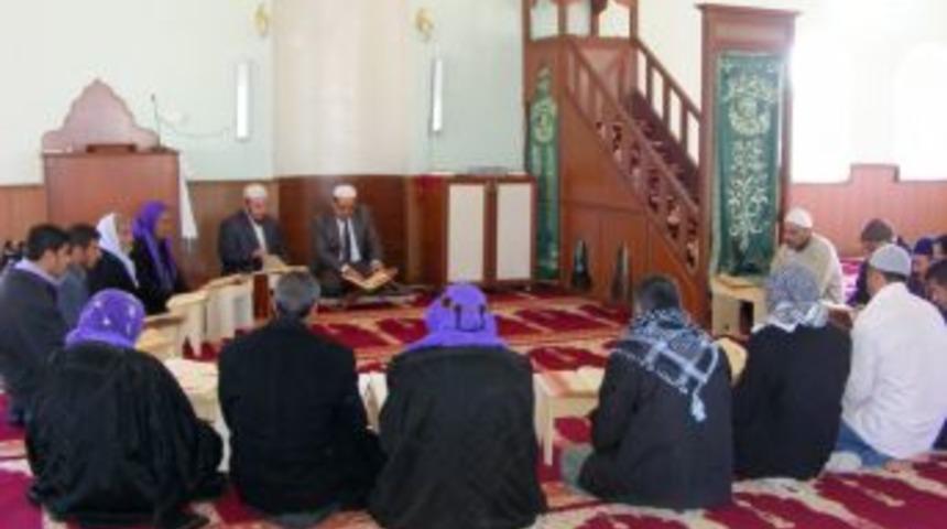 Van&rsquo;da hayatını kaybedenler i&ccedil;in 650 hatim okundu